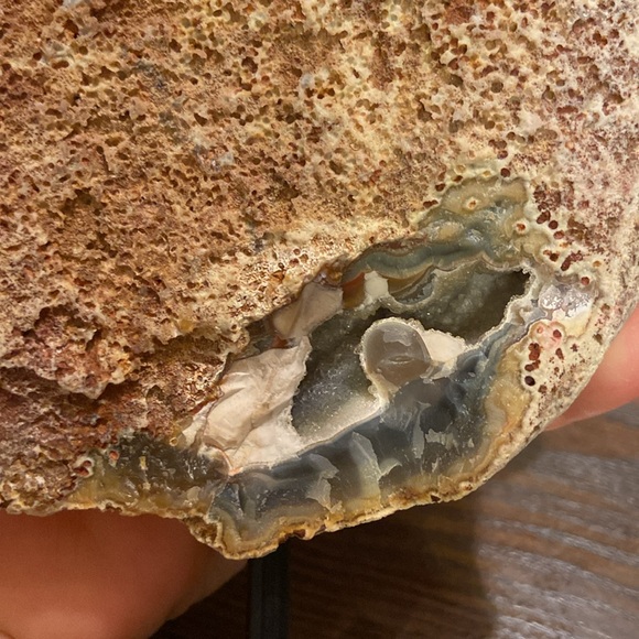 AGATE GEODE NATURAL STONE ON STAND - Picture 6 of 10